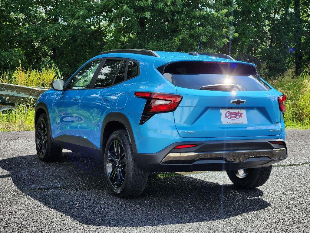 new 2025 Chevrolet Trax car, priced at $28,020