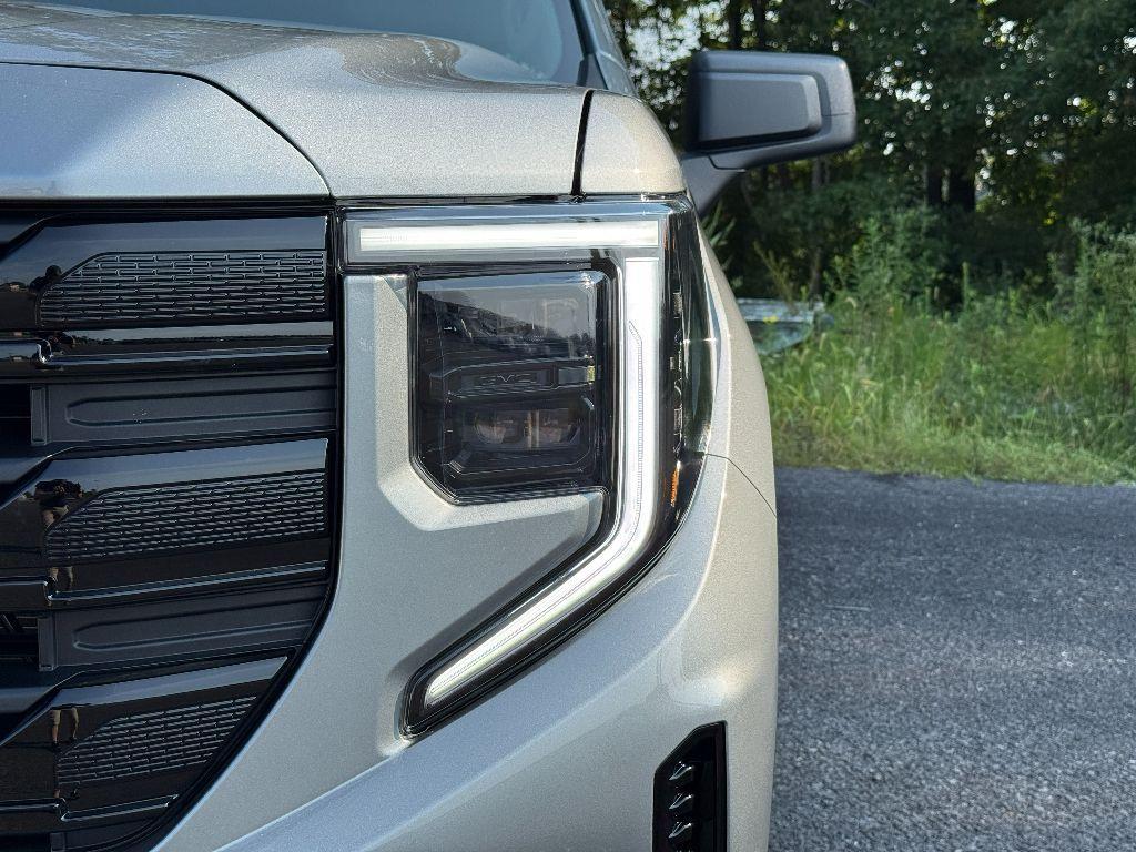 new 2025 GMC Sierra 1500 car, priced at $53,381