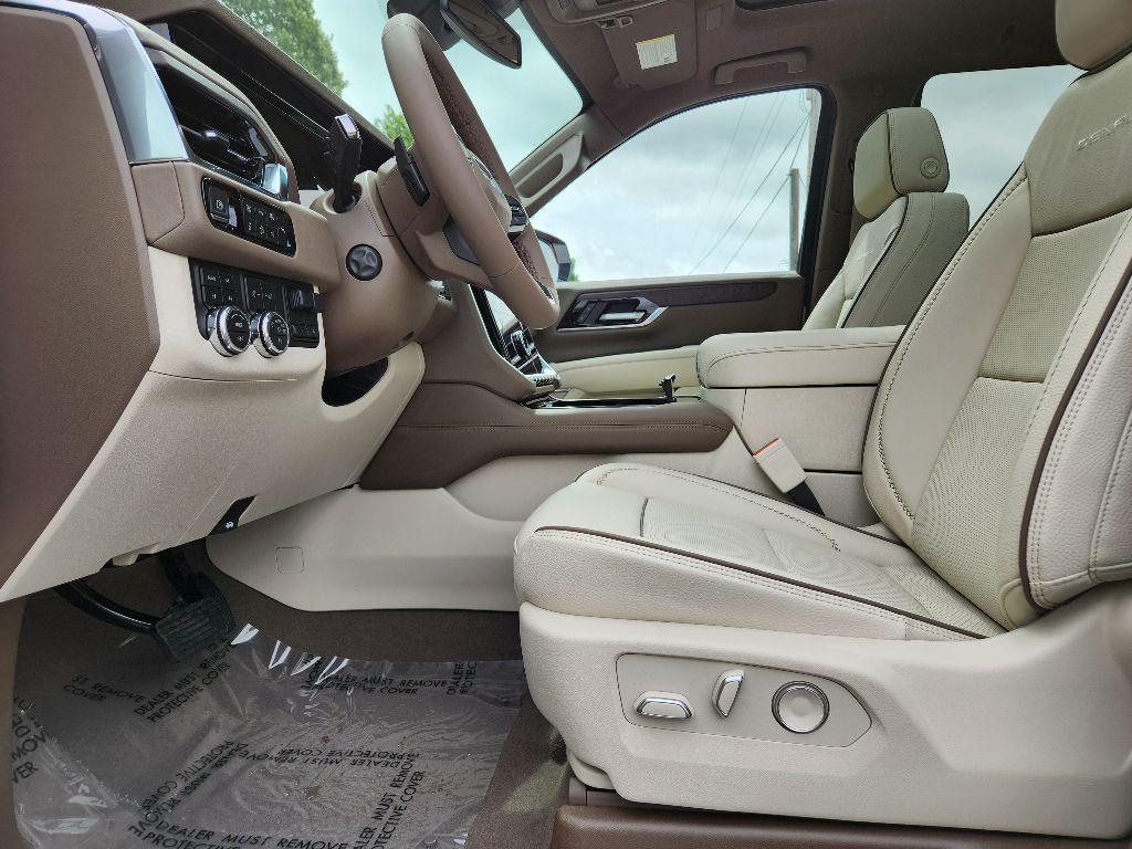 new 2025 GMC Yukon car, priced at $90,628