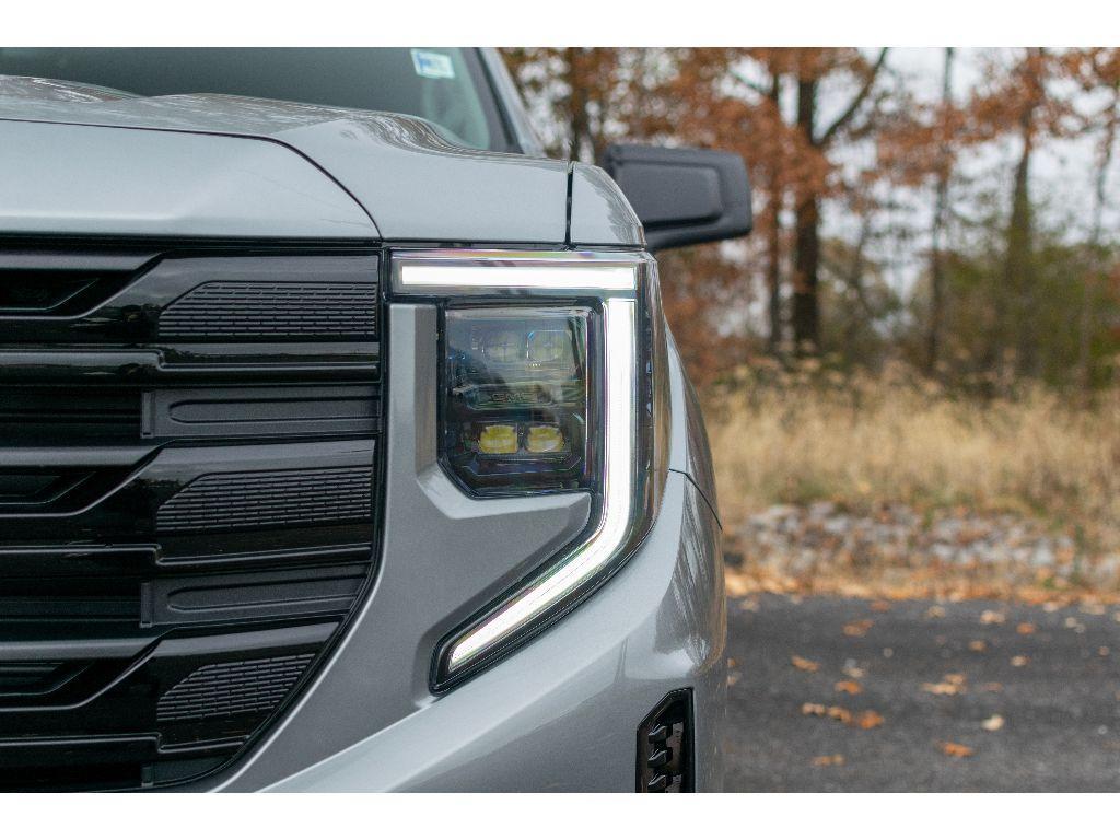 new 2025 GMC Sierra 1500 car, priced at $53,381