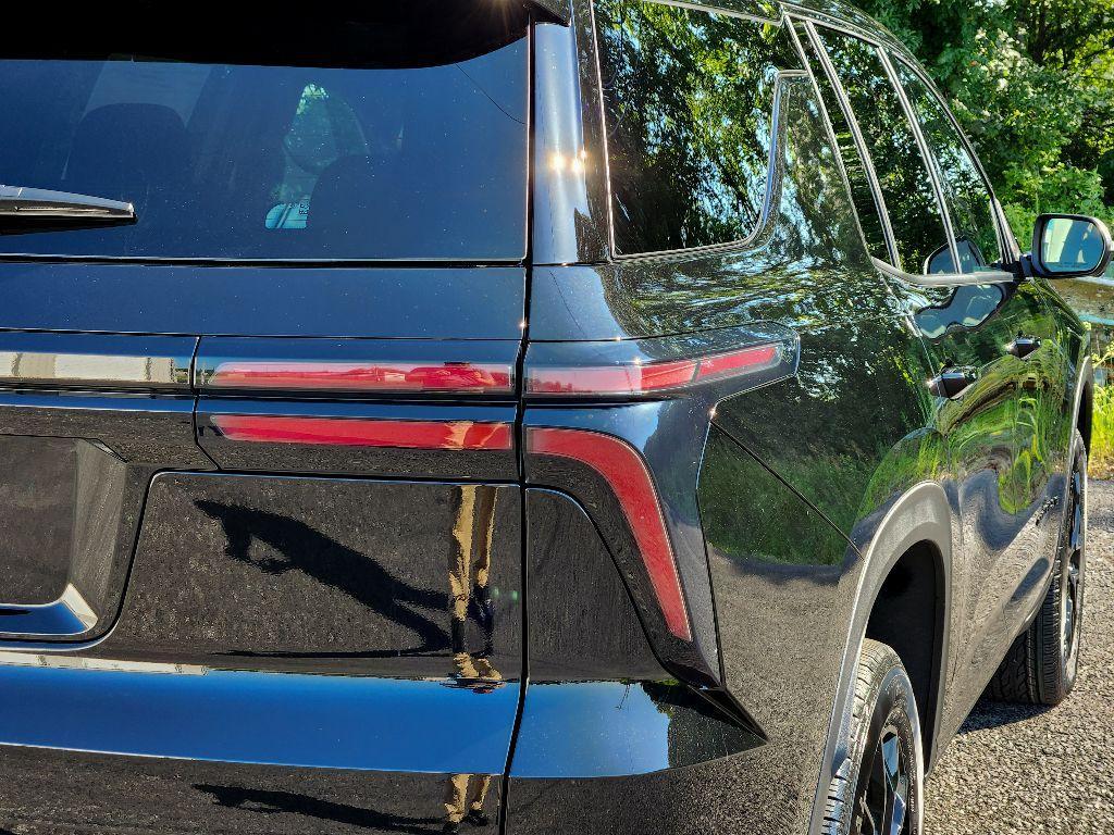 new 2025 Chevrolet Traverse car, priced at $44,980