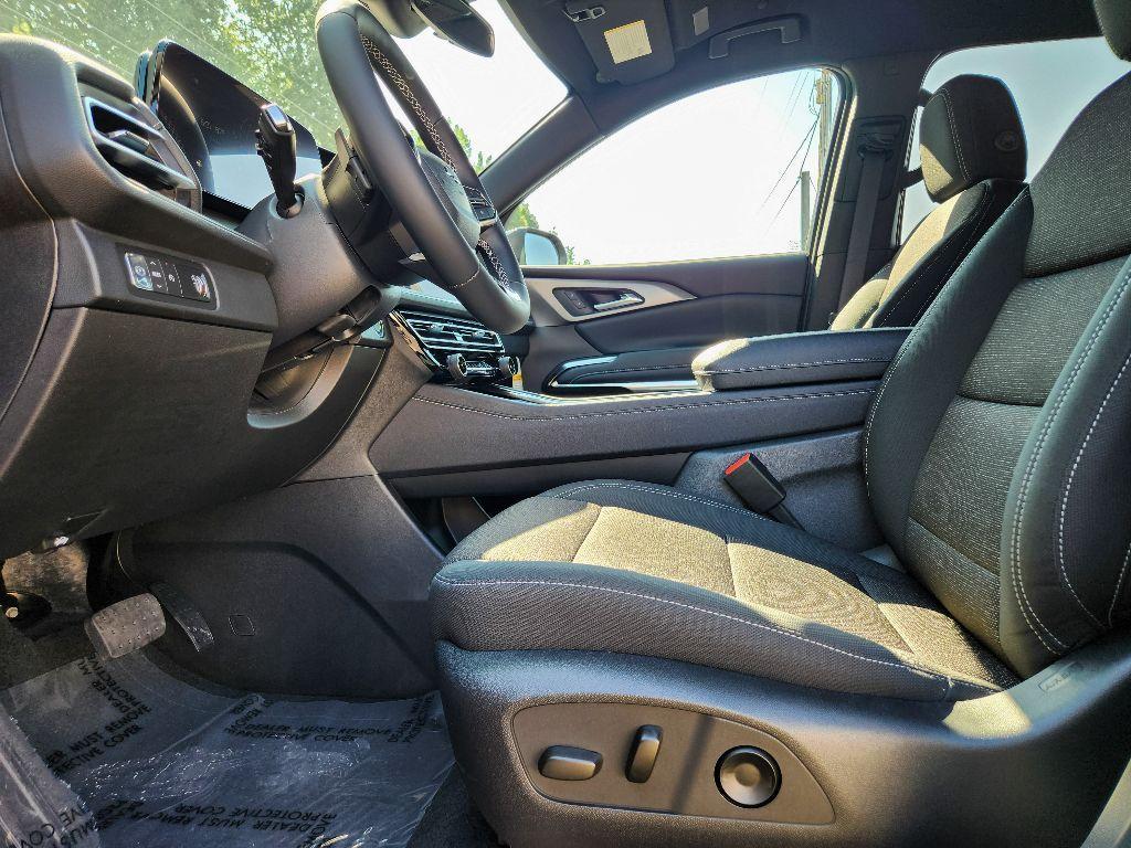 new 2025 Chevrolet Traverse car, priced at $44,980