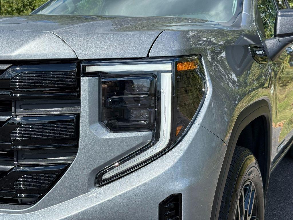 new 2026 GMC Sierra 1500 car, priced at $47,223