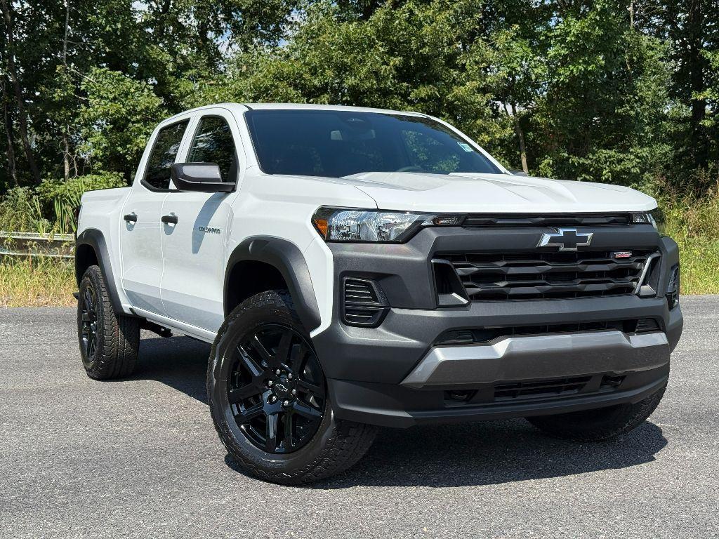 new 2025 Chevrolet Colorado car, priced at $45,495