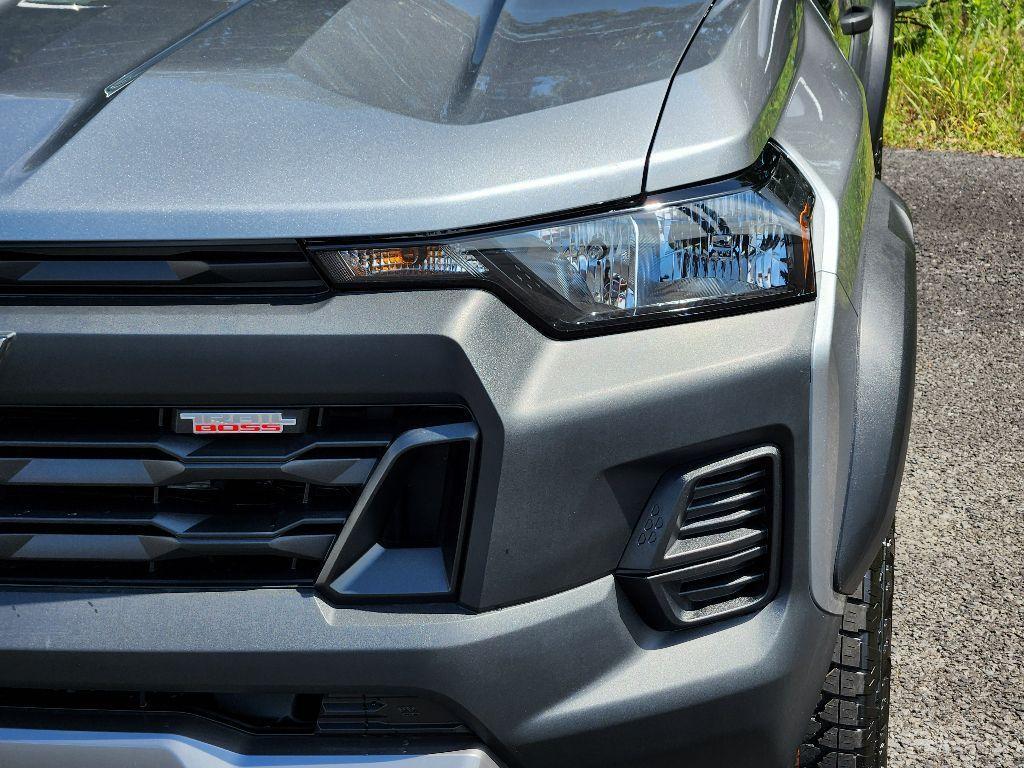 new 2025 Chevrolet Colorado car, priced at $43,903