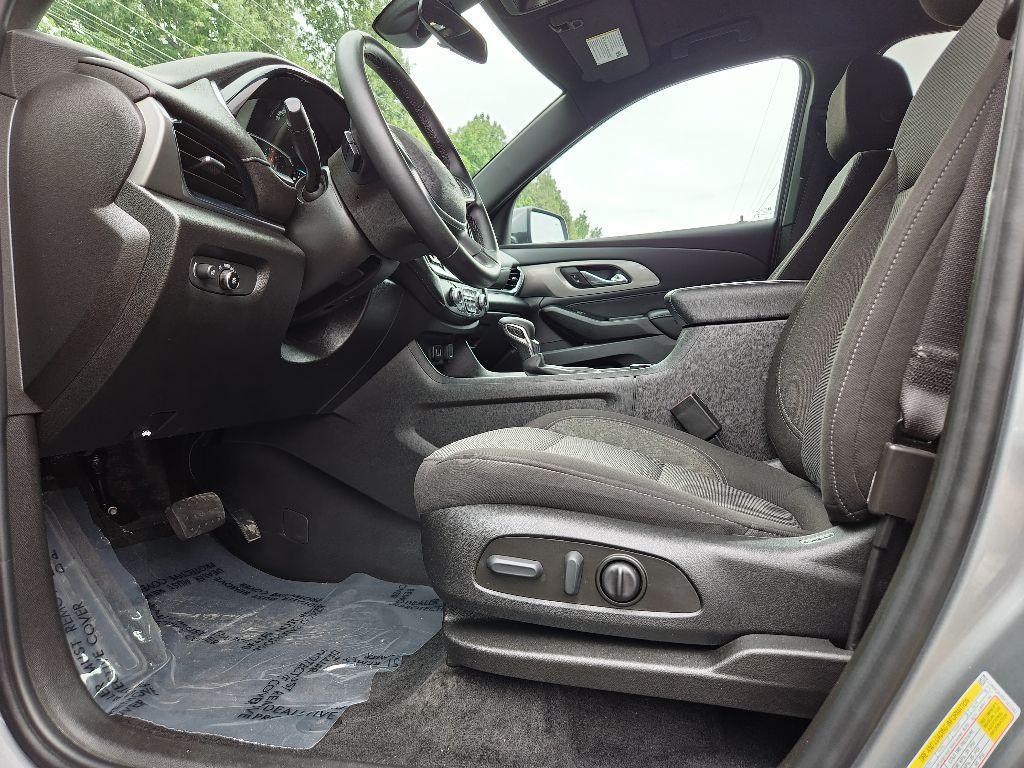 used 2023 Chevrolet Traverse car, priced at $33,500