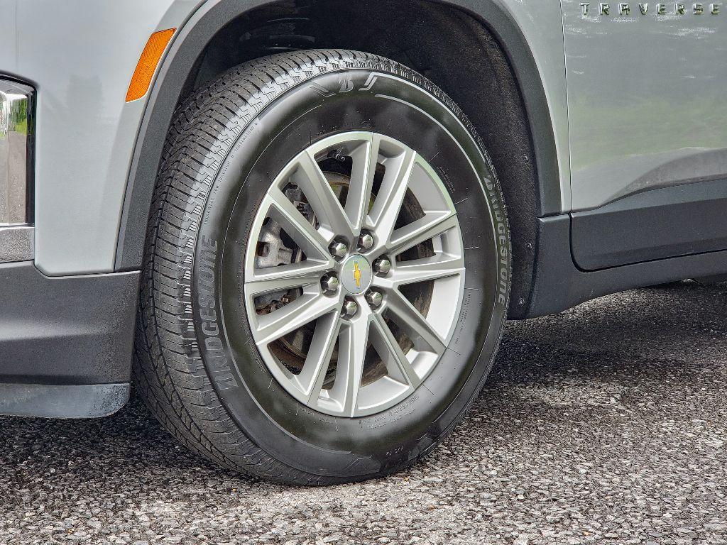 used 2023 Chevrolet Traverse car, priced at $33,500