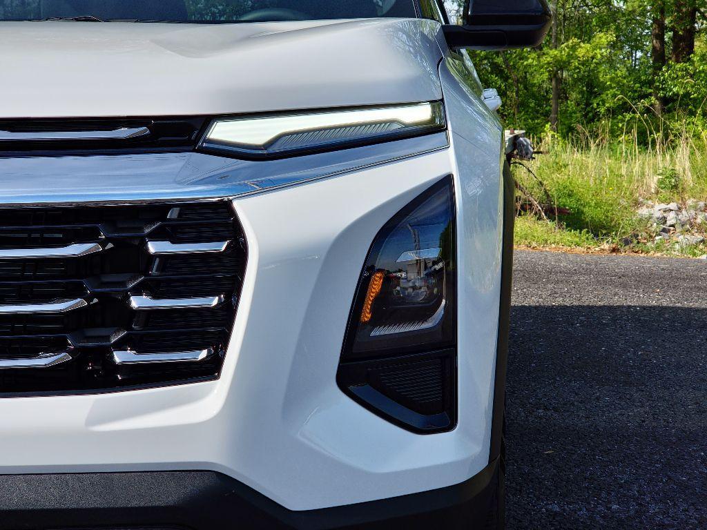new 2025 Chevrolet Equinox car, priced at $30,041