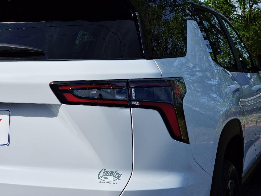 new 2025 Chevrolet Equinox car, priced at $30,041