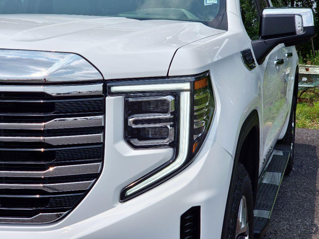 new 2025 GMC Sierra 1500 car, priced at $54,013