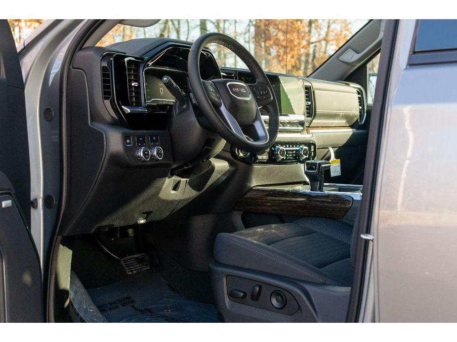 new 2025 GMC Sierra 1500 car, priced at $57,699