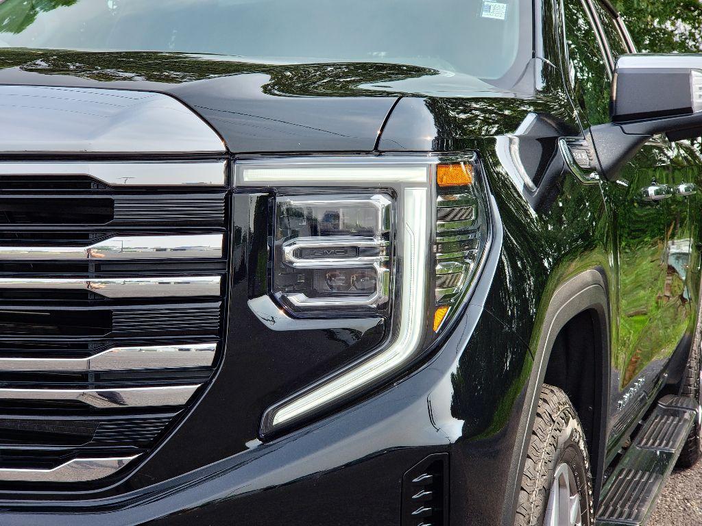 new 2025 GMC Sierra 1500 car, priced at $55,499