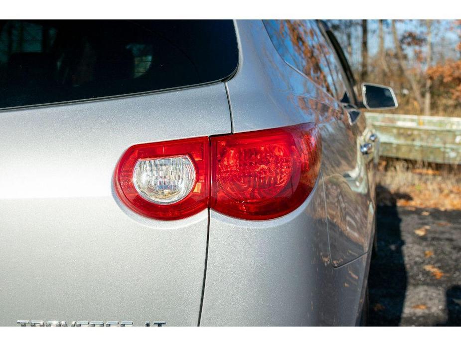 used 2010 Chevrolet Traverse car, priced at $7,999