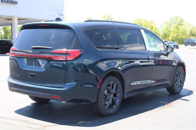 new 2024 Chrysler Pacifica car, priced at $40,289