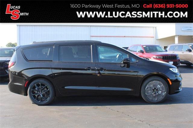 new 2024 Chrysler Pacifica car, priced at $36,851