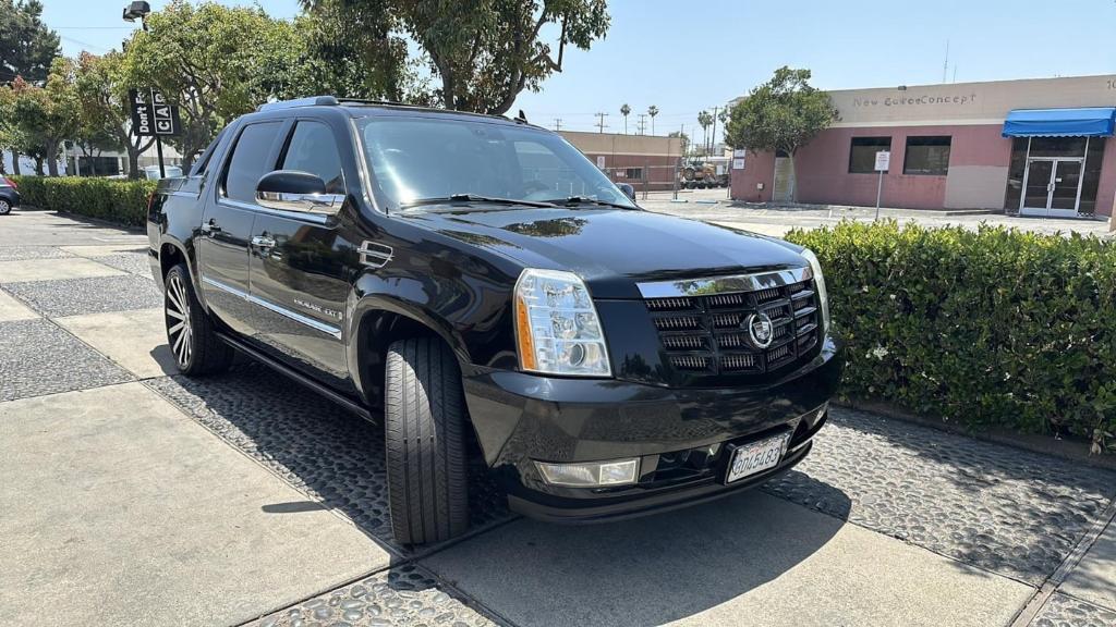 used 2008 Cadillac Escalade EXT car, priced at $14,999