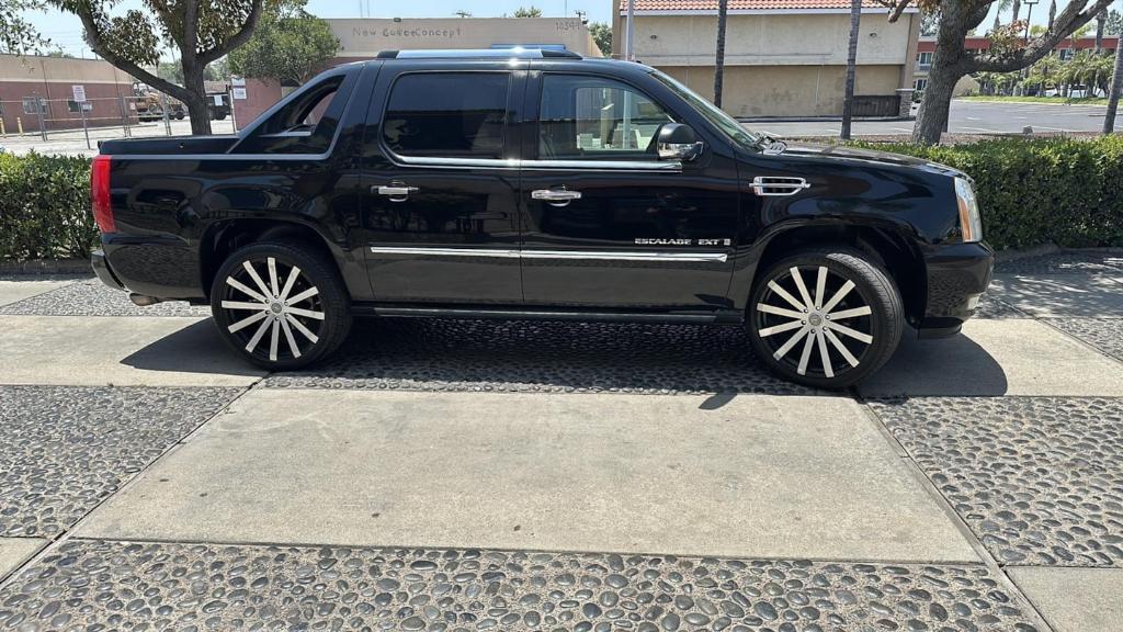 used 2008 Cadillac Escalade EXT car, priced at $14,999