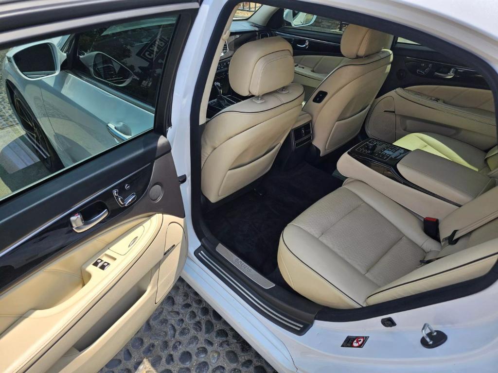used 2015 Hyundai Equus car, priced at $11,999