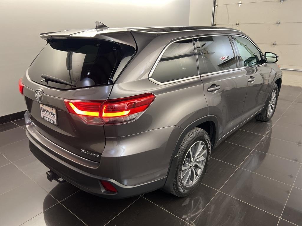 used 2018 Toyota Highlander car, priced at $22,880