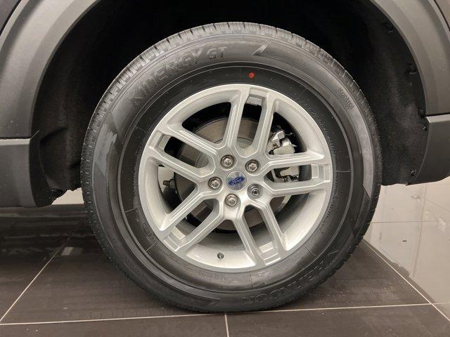 new 2025 Ford Explorer car, priced at $40,802