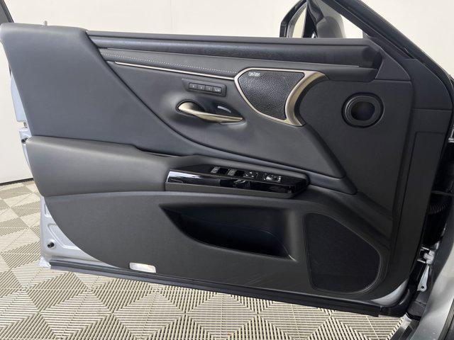 used 2025 Lexus ES 350 car, priced at $52,000