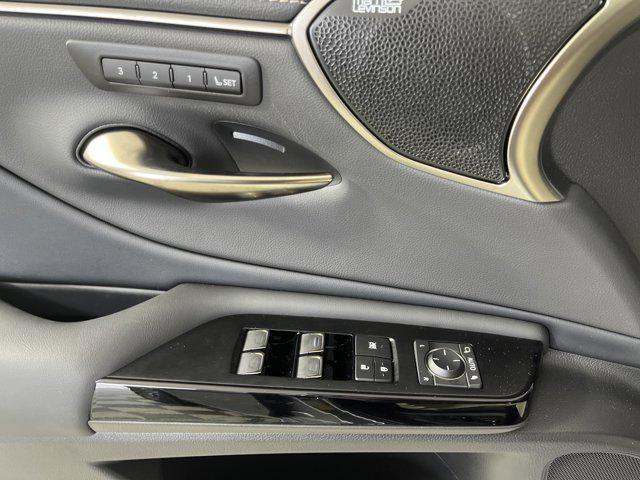 used 2025 Lexus ES 350 car, priced at $52,000