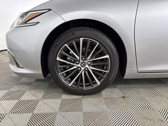 new 2025 Lexus ES 300h car, priced at $51,519
