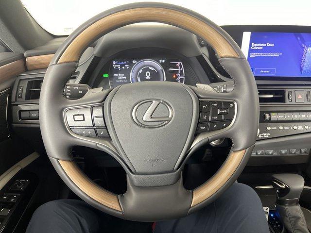 new 2024 Lexus ES 300h car