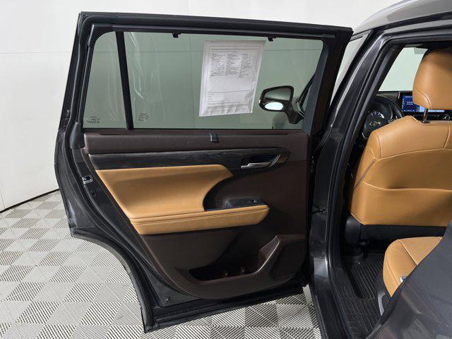 used 2022 Toyota Highlander car, priced at $47,000