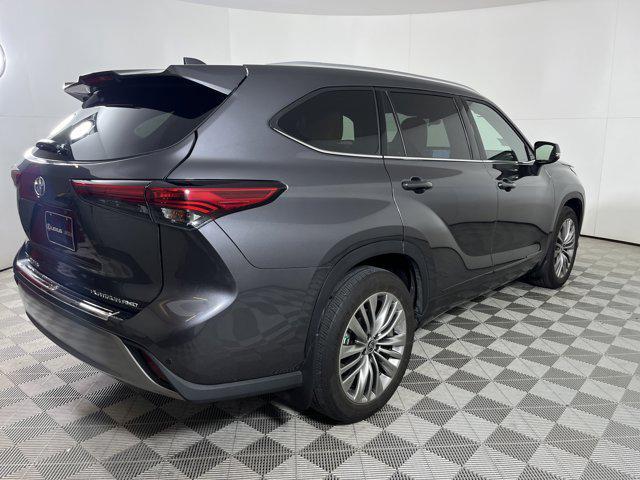 used 2022 Toyota Highlander car, priced at $47,000