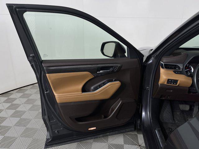 used 2022 Toyota Highlander car, priced at $47,000