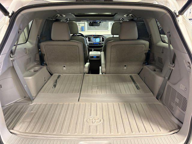 used 2019 Toyota Highlander Hybrid car, priced at $32,000