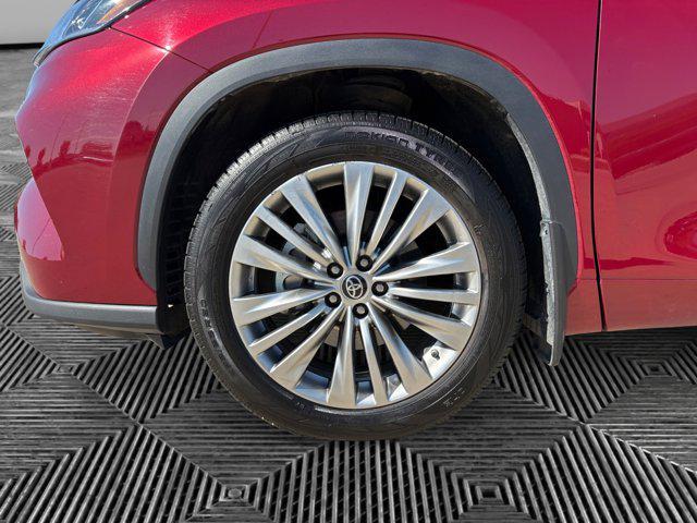 used 2022 Toyota Highlander car, priced at $41,900