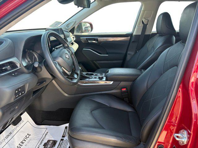 used 2022 Toyota Highlander car, priced at $41,900