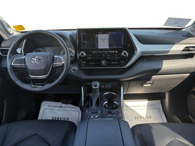 used 2022 Toyota Highlander car, priced at $41,900