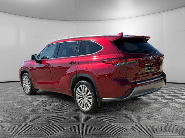 used 2022 Toyota Highlander car, priced at $41,900