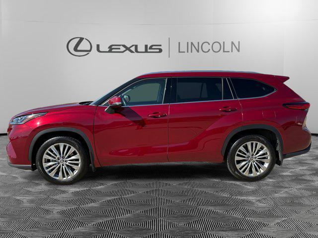 used 2022 Toyota Highlander car, priced at $41,900