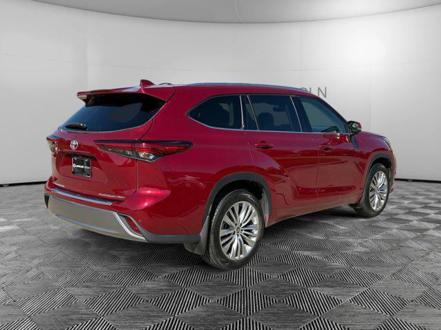 used 2022 Toyota Highlander car, priced at $41,900
