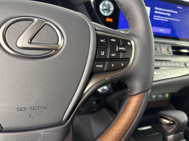 new 2025 Lexus ES 300h car, priced at $57,114