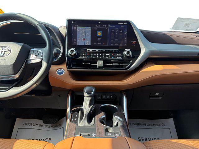 used 2021 Toyota Highlander Hybrid car, priced at $38,200