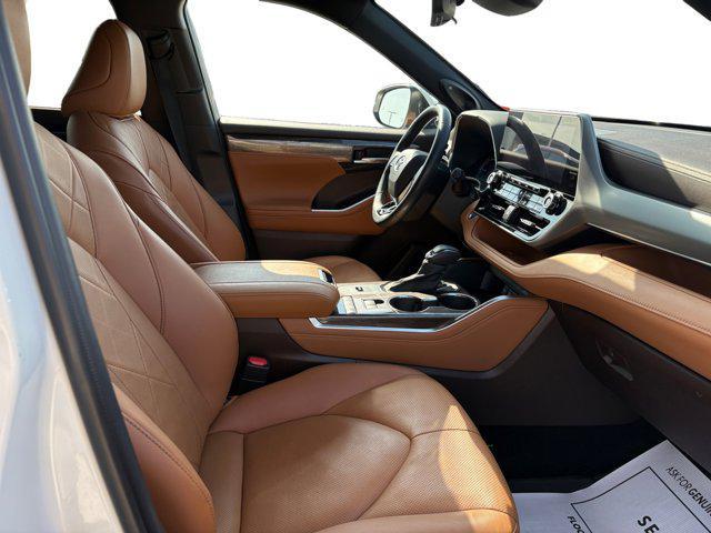 used 2021 Toyota Highlander Hybrid car, priced at $38,200
