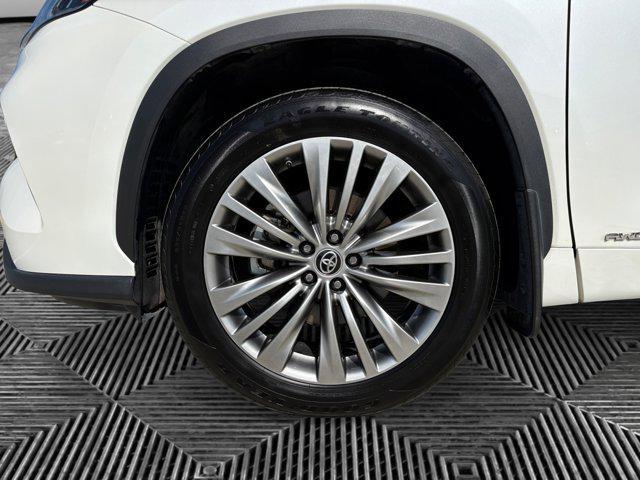 used 2021 Toyota Highlander Hybrid car, priced at $38,200