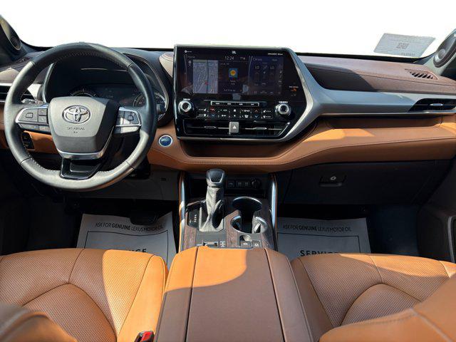 used 2021 Toyota Highlander Hybrid car, priced at $38,200