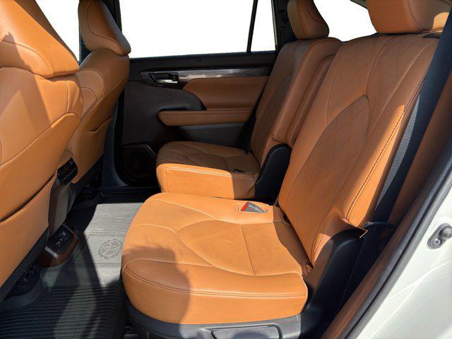 used 2021 Toyota Highlander Hybrid car, priced at $38,200
