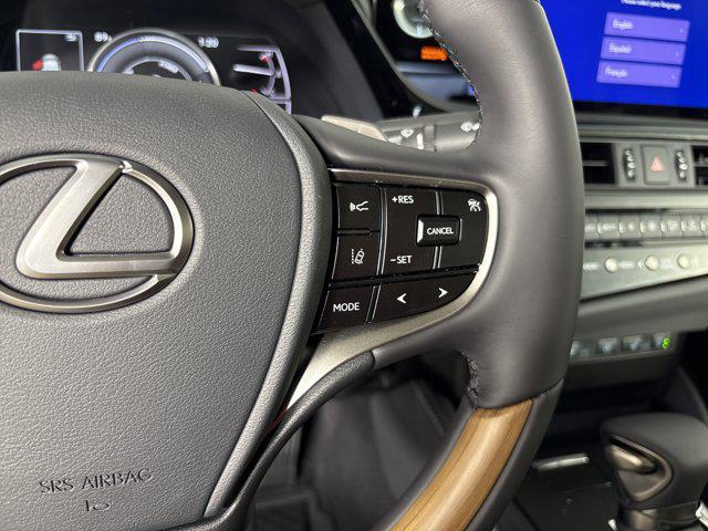 new 2025 Lexus ES 300h car, priced at $57,014