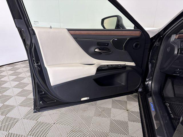 new 2025 Lexus ES 300h car, priced at $57,014
