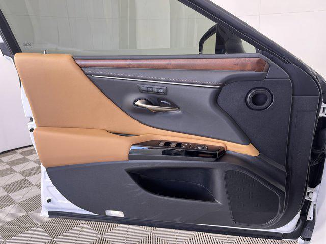 used 2025 Lexus ES 300h car, priced at $49,000