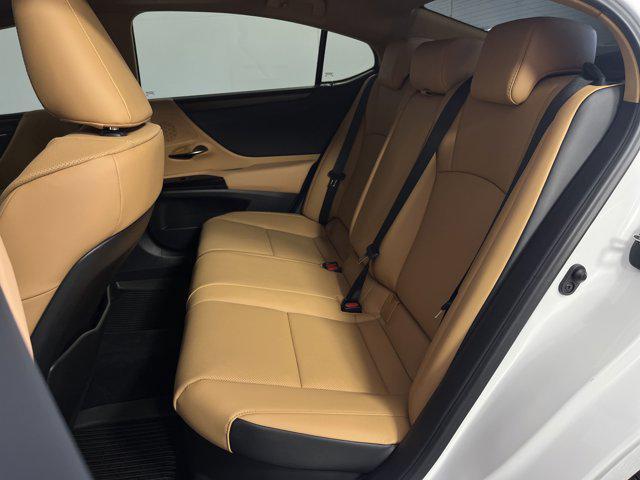 used 2025 Lexus ES 300h car, priced at $49,000