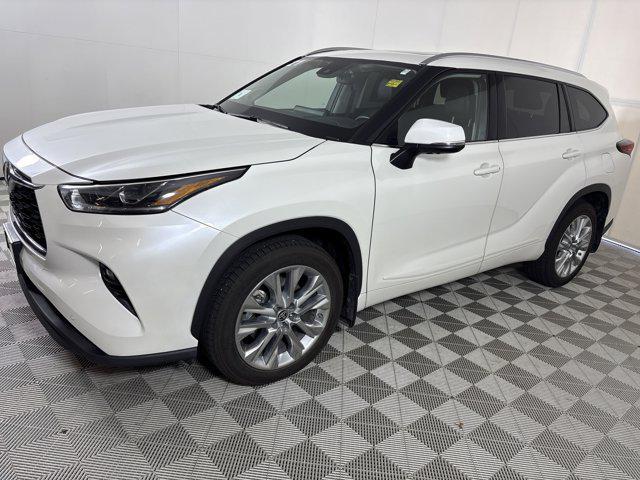 used 2021 Toyota Highlander car, priced at $32,500
