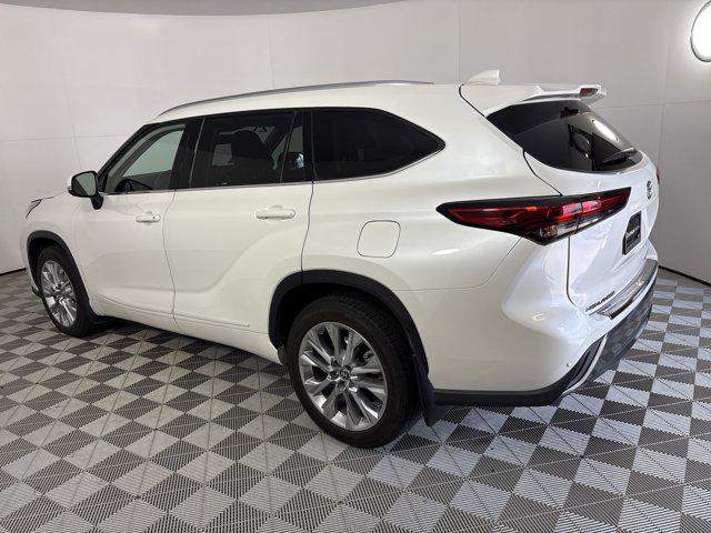 used 2021 Toyota Highlander car, priced at $32,500